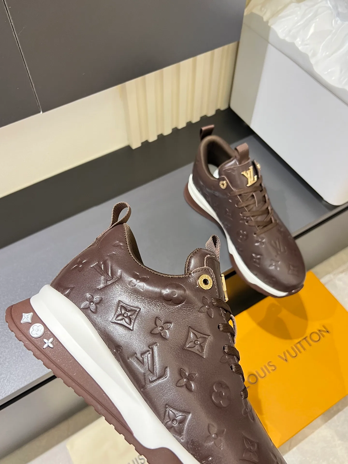 p520 "LOUI* VUITTO*" popular men's casual shoes, genuine development in Italy💯purchasing level quality✔️The upper is made of first-layer cowhide, comfortable and soft sheepskin feet⚡️Fashionable and versatile, the toe last shape is firm and full, and the soles are made from original LV molds and can be freely entered and exited the counter. Light and comfortable on the feet~Purely handmade, details determine quality! Size:39-44!